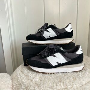 New Balance Black & White women's Retro Runner Sneakers
